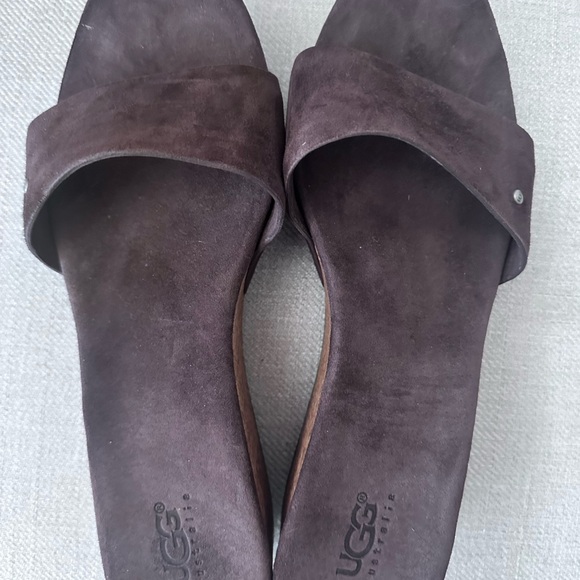 Brown suede Ugg slip on sandals - Picture 2 of 6